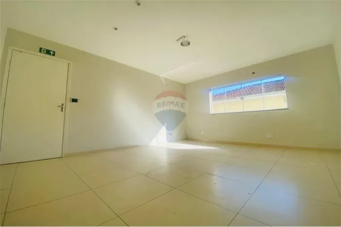 Sala Comercial para locação, aproximadamente 55m², localizada a 5 minutos da Região Centra
