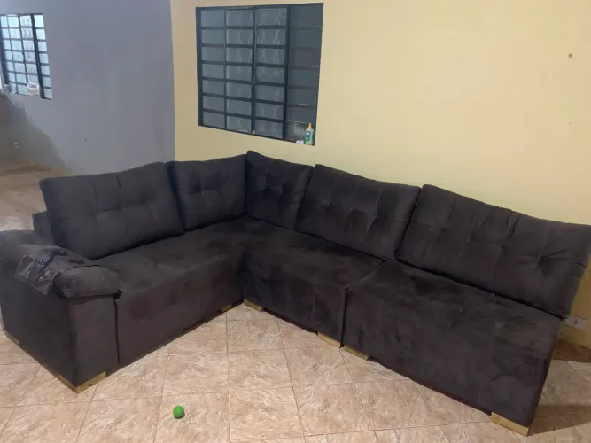 Vende-se sofá, pouco tempo de uso, sem avarias, marrom escuro, R$ 2.200,00