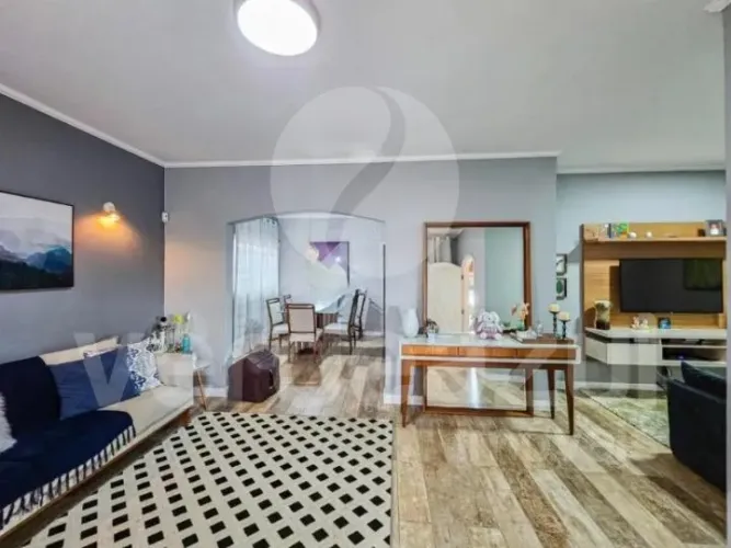 Casa com 03 Quartos e 03 banheiros à venda Próx ao Shopping Galeria, Campinas-SP.