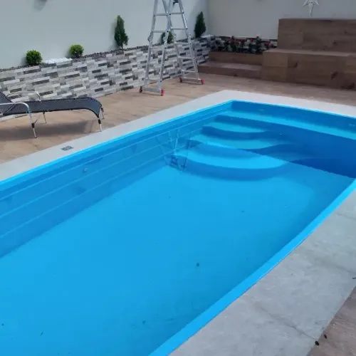 Piscina de fibra 5.40 x 3.00 x 1.30