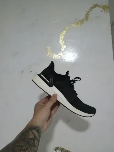 Tênis Adidas ultraboost