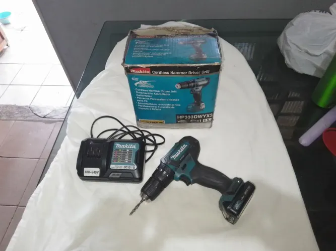 Parafusadeira / furadeira de impacto a bateria