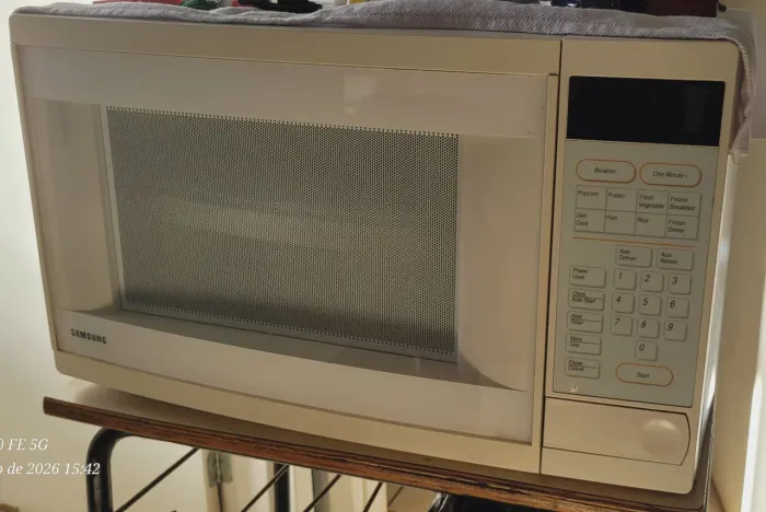 Vende-se Microondas Samsung 31 litros