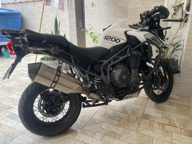 Moto Triumph 1200 lindona !