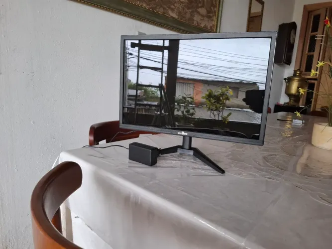 Monitor LED seminovo mnBox
