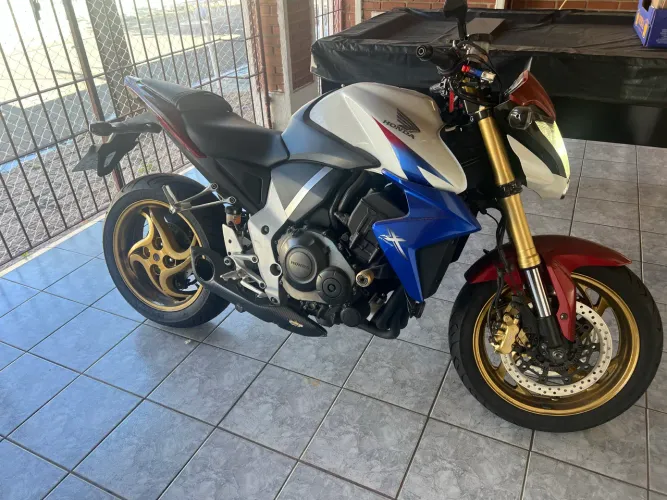 CB 1000R tricolor Capitão América