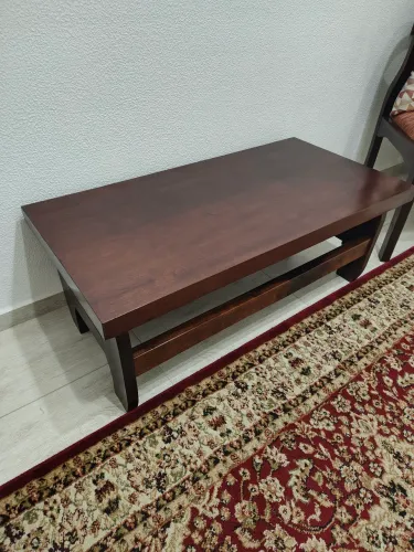 Mesa de centro em madeira maciça 