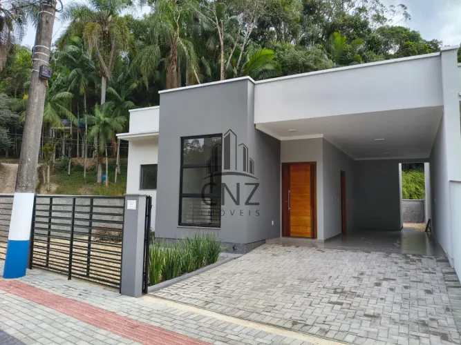 Casa à venda em Guabiruba-SC, bairro Guabiruba Sul: 2 quartos, 1 sala, 1 banheiro, 2 vagas