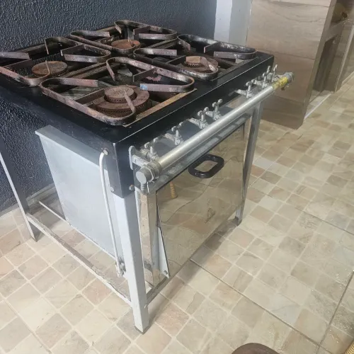 Vendo fogão industrial chama dupla com forno.