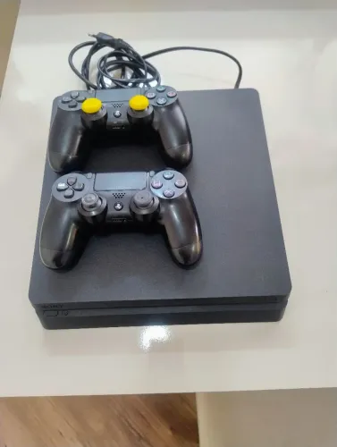 Vendo playstation 4 slim 1TB 