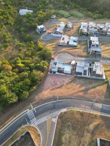 Lote em Condomínio Fechado - Jardins Bolonha