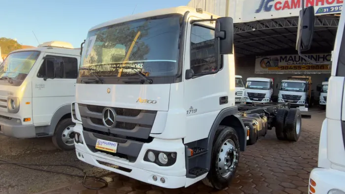 MB 1719 ANO 2017 CAMINHÃO TOCO