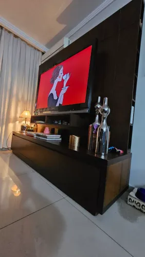 Rack para TV com gavetas e suporte para TV cor Imbuía