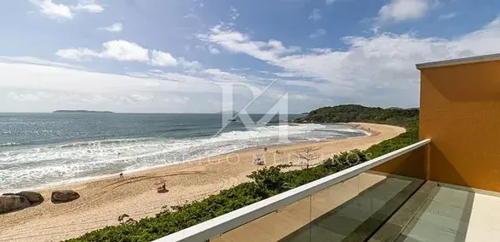 Cobertura duplex de 3 quartos à venda em Bombinhas frente mar