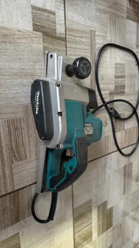 Plaina Elétrica Makita 82mm 750w M1100B cor azul