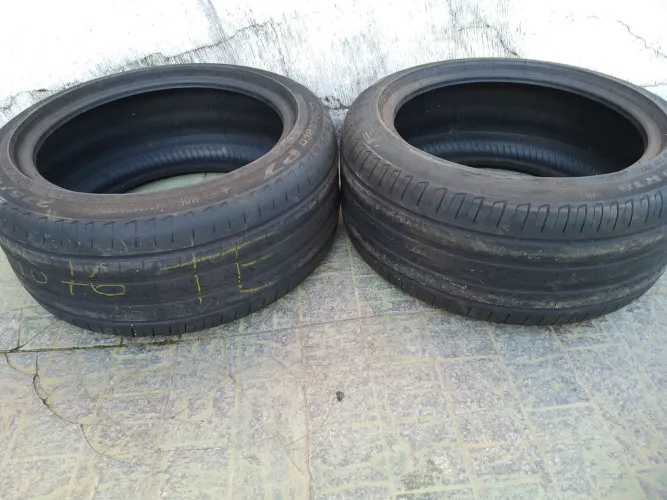 2 Pneus 2.75 x 40 x R18 Pirelli Cinturatto (meia-vida)