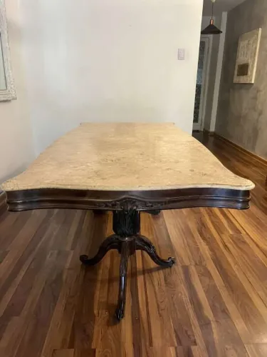 Mesa de Jantar em madeira de lei e tampo em marmore