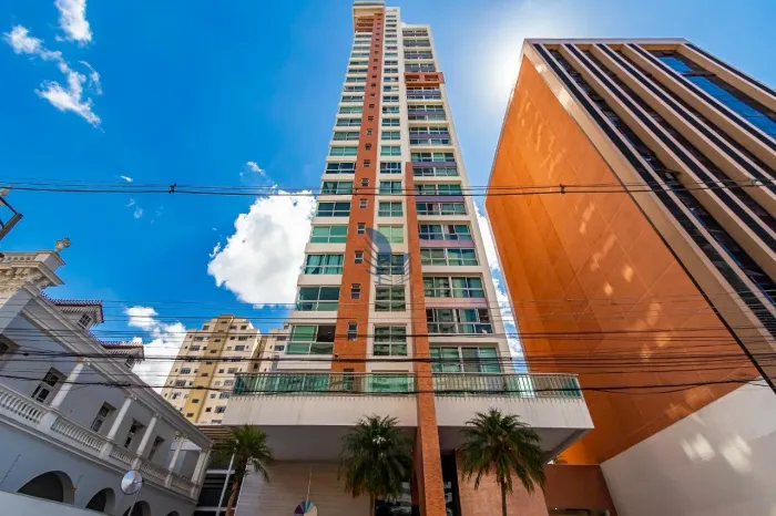 Studio mobiliado com vaga de garagem, na região Central de Curitiba