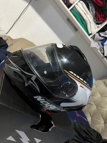 Vendo capacete novo usei somente 4 vezes numeração 60 WhatsApp *