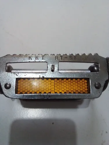 Pedal de bicicleta lado direito rosca grossa kkt
