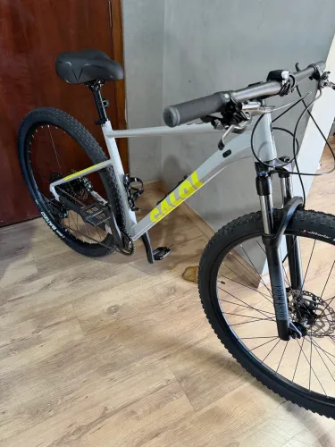 BICICLETA 29 CALOI EXPLORER EXPERT SL CINZA TAM 19