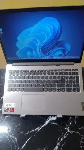 NOTEBOOK LENOVO RAIZEN 5 7520U, DDR5,512 SSD NVME, 8 GB RAM DDR5, TELA GRANDE 15.6