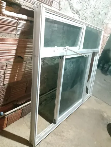 Vendo janela 1,50 de largura por 1,20 de altura, + Pedra de janela, + virga de 2 metros