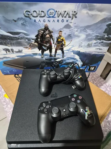 Vendo Playstation 4 um ano de uso,usado algumas vezes
