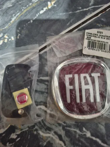 Chave canivete e emblema fiat
