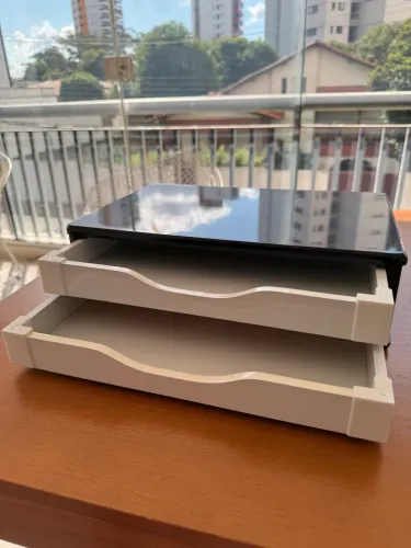 Suporte com gavetas para monitor