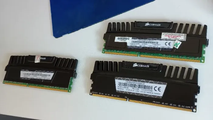 16 GB RAM DDR3 (2x4 GB + 1x8 GB)