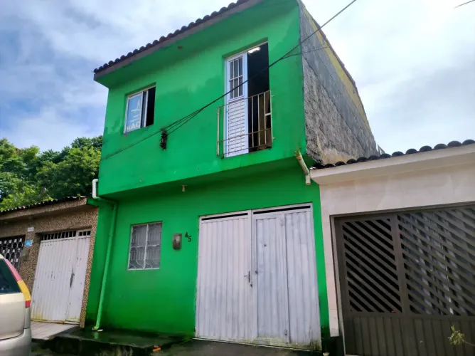 CASA SANTOS DUMONT PRIMEIRO ANDAR RUA CALMA PRÓX ACADEMIA E MERCADO 