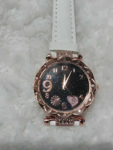 Relógio feminino sofisticado branco diamante