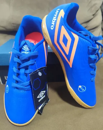 Chuteira umbro
