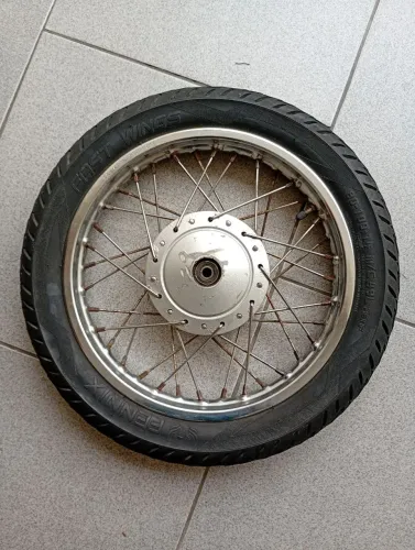 Pneu 80/100 com aro 14 