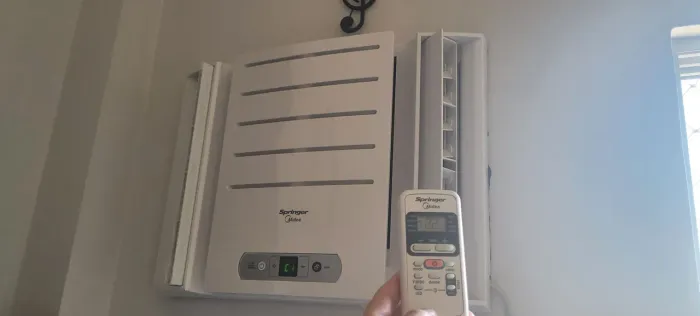 Ar condicionado janela 10mil btus midea menos de 1 ano de uso