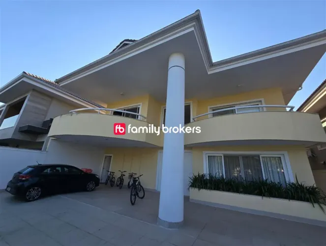 QUINTAS DO RIO CASA TRIPLEX COM 4 SUÍTES COM 669 M² ,CASA COM PLACA SOLAR , PISCINA E 4 VA