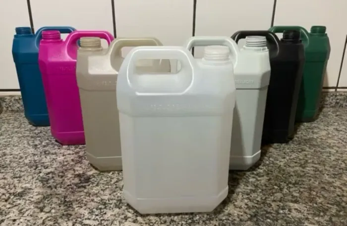 Galões de 5 litros