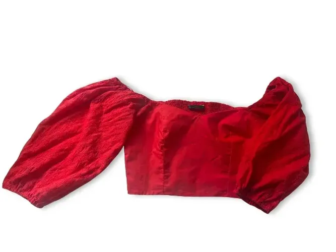 Cropped vermelho com mangas bufantes