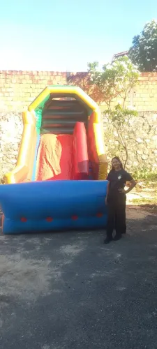 Vendo tobogã inflável