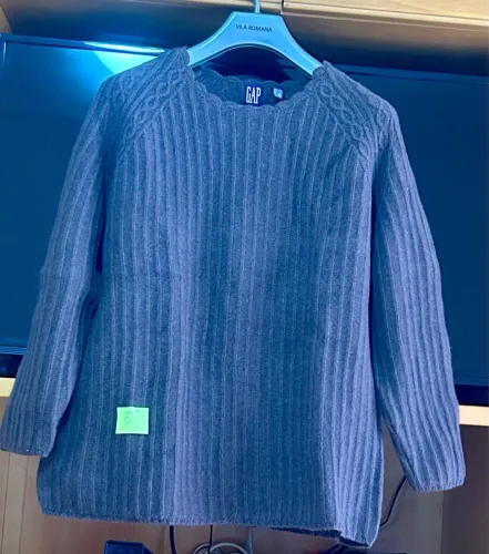 Blusa de lã (GAP)