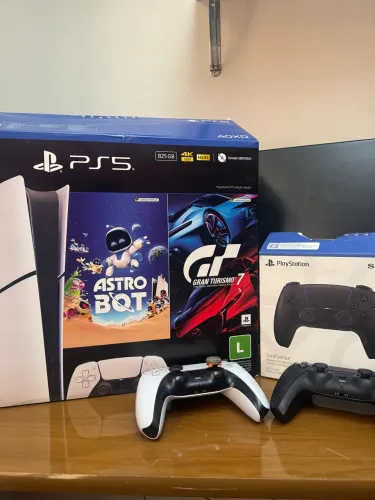 Console PlayStation 5 + 2 controles