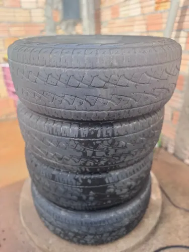 Pneus meia vida 265/65 R17 Pirelli