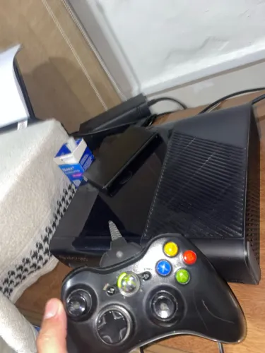 Xbox 360 é desbloqueado vem com 11 jogos no hd, o hd vem com 283gb livre