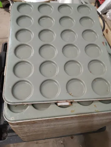 Formas Antiaderente 10cm com 24 copinhos para pão