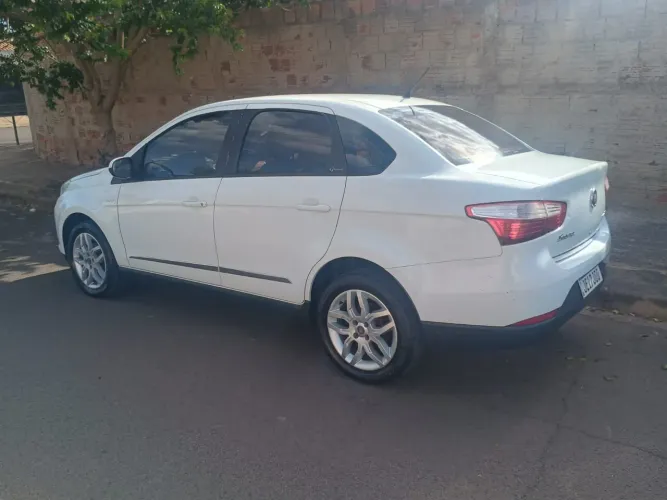 Fiat Grand Siena Essence Dual. 1.6 Flex 16V 2013