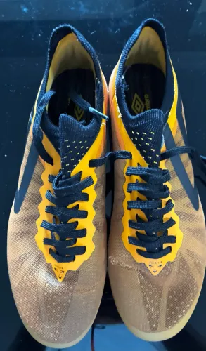 Chuteira Campo Umbro Velocita 6 Profissional nº 40/41