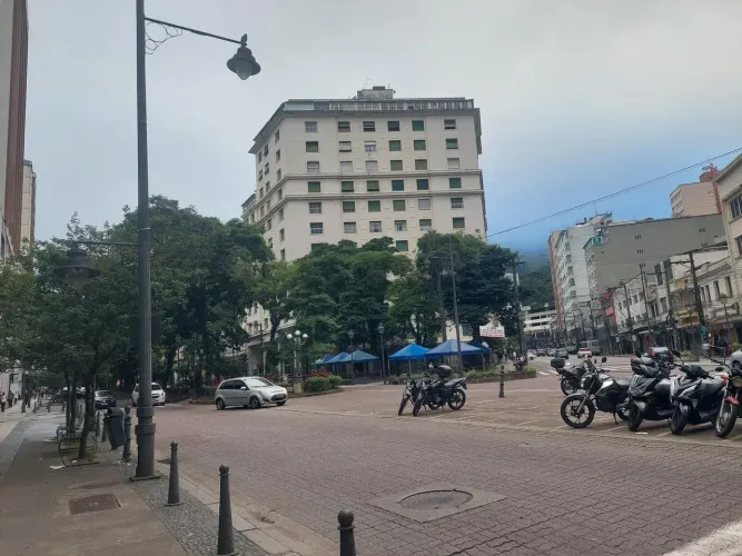 Apto Centro, frente, amplo, sol, reformadíssimo, Praça Alcindo Sodré - Petrópolis - RJ