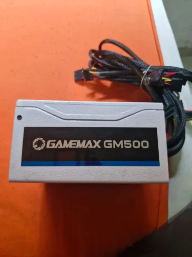 FONTE GAMER DA GAMEMAX 500 WATTS 80 PLUS