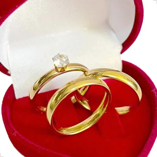 Alianças banhadas a ouro